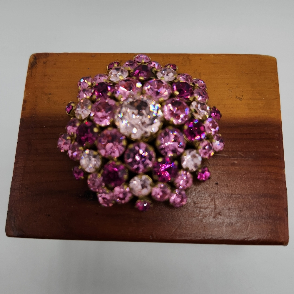 Signed "Austria" .  Austrian crystals brooch. Pin.  Pink & red colors. Designer